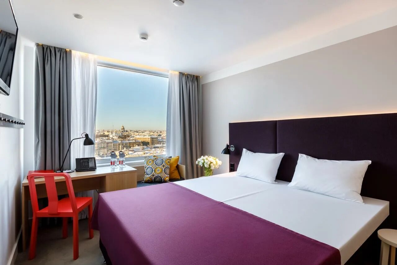 Бронирование питера. Гостиница россия пл. Отель три реки санкт-петербург. Адмиралтейский проспект отель петр. Три реки гостиница в питере.