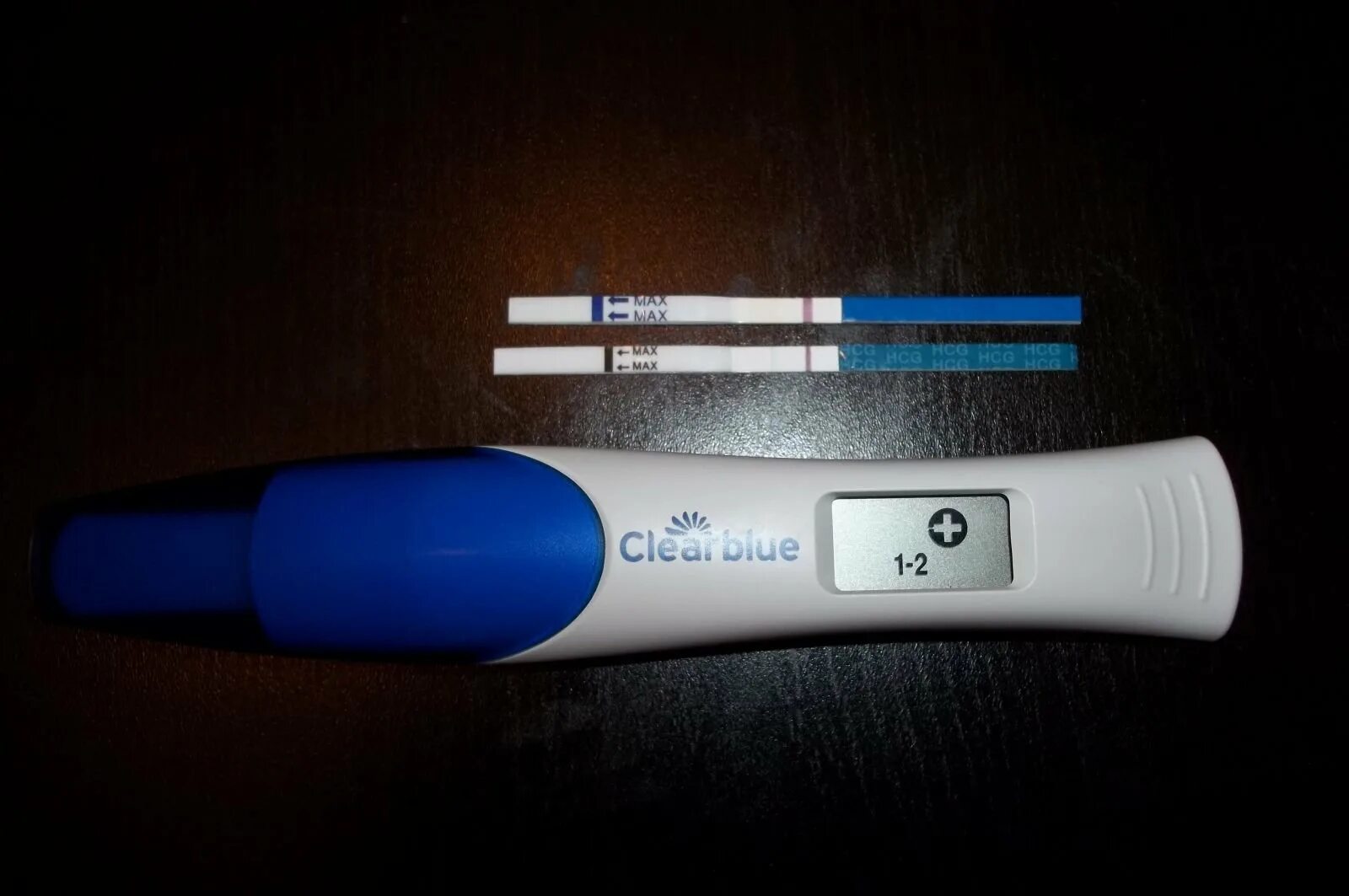 Результат электронного теста на беременность. Тест на беременность на 2 день задержки показывает беременность. Тест на беременность 1 и на 2 день задержки. Электронный тест на беременность на ранних сроках. Тест на беременность цифровой Clearblue до задержки результат.