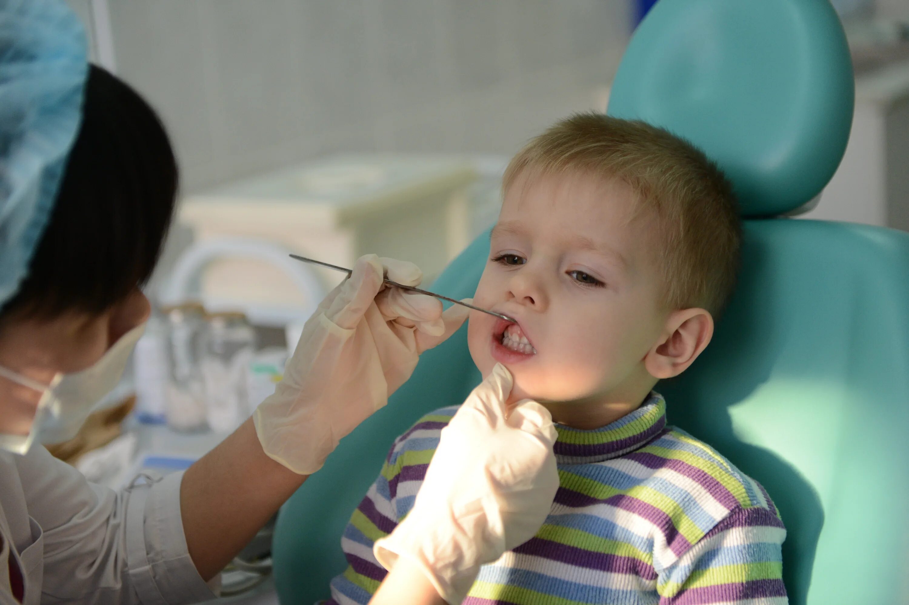 стоматология дети. детская стоматология. детский зубной. ребенок зубы стоматология. стоматологический осмотр ребенка.