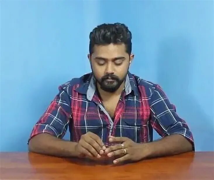 Hindi moving. Hindi moving. Джугад индия фото jugaad innovation. Чаран амала. Кивает гифка.