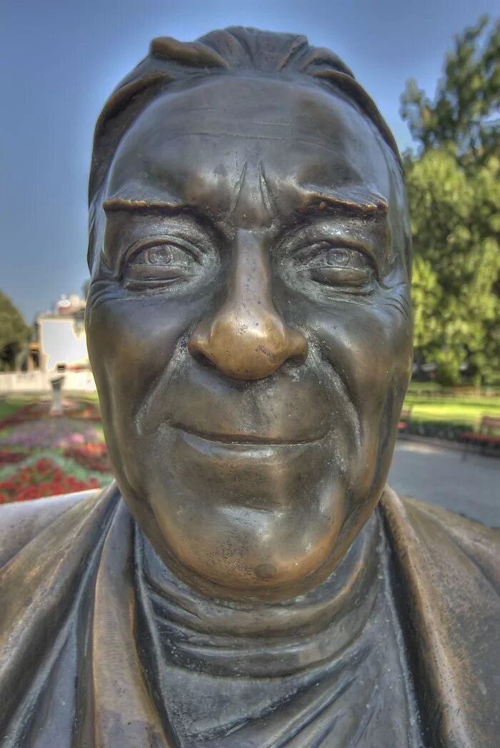 Памятник утесову в одессе фото. Памятник утесову в одессе. Утесов одесса. Утесов одесса. Утёсов леонид одесса.