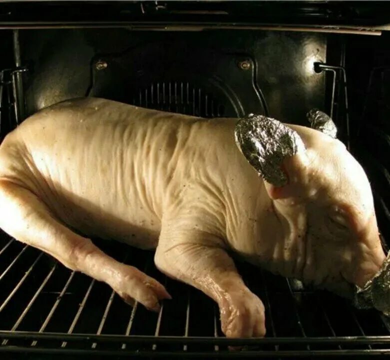 Целая свинья. Молочный поросёнок в духовке. Свинья целиком в духовке.