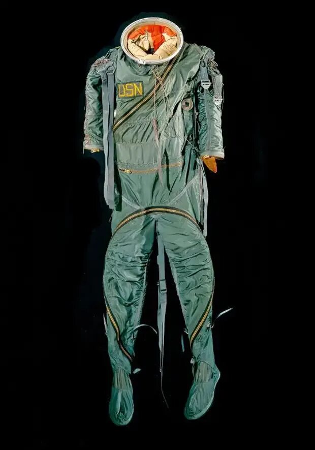 Игольчатый скафандр. Скафандр Меркурий. Скафандр 1960. Космический костюм. Комбинезон Космонавта.