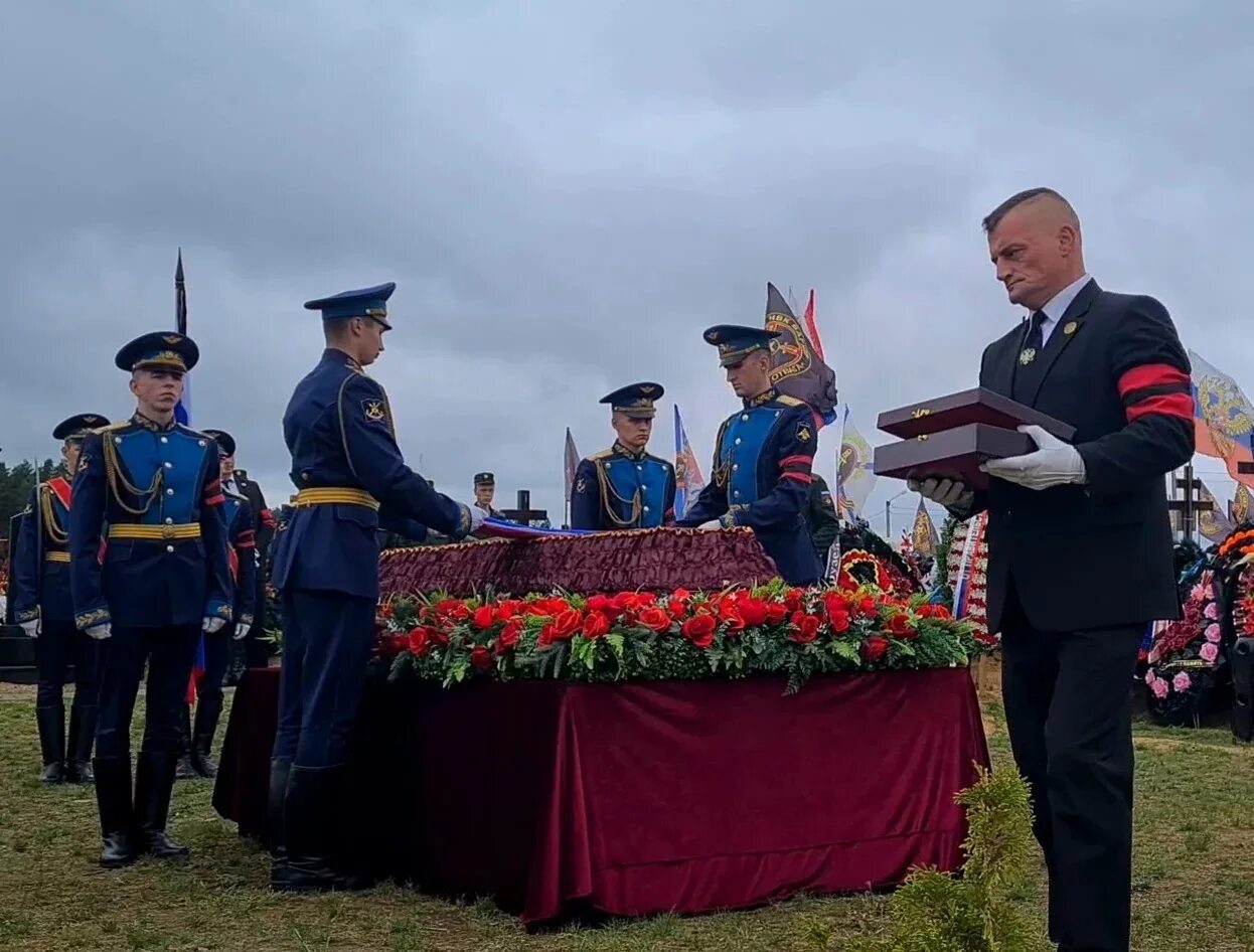 В твери похоронили. Тверь похоронили Ляховского. Вечная память Тверь. Похороны Рокоссовского прощание.