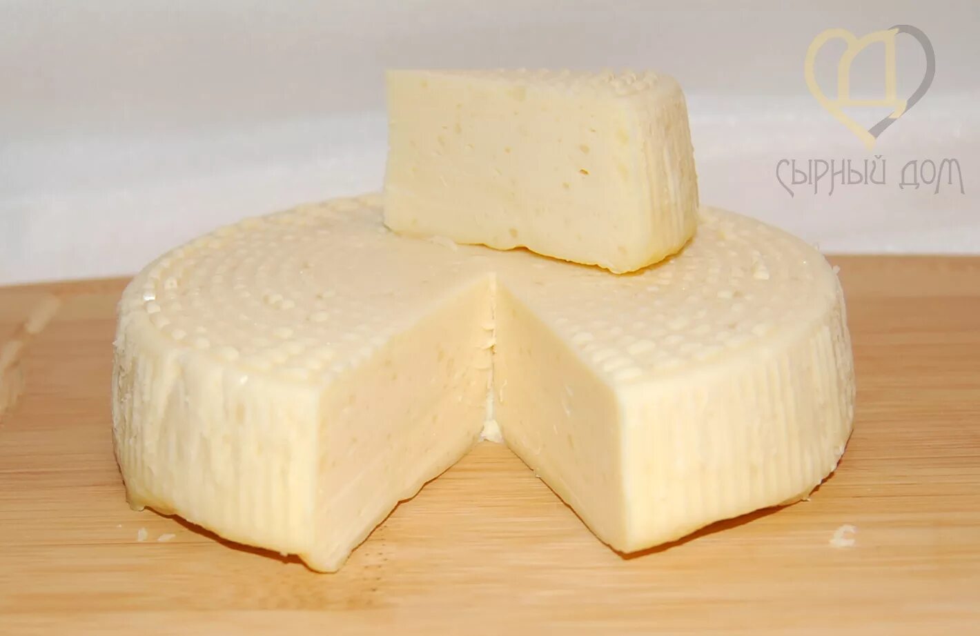 Сделать домашний сыр из творога рецепт. Сыр из творога и молока. Сыр без творога. Домашний сыр из творога и сливочного масла. Самодельный сыр из молока.