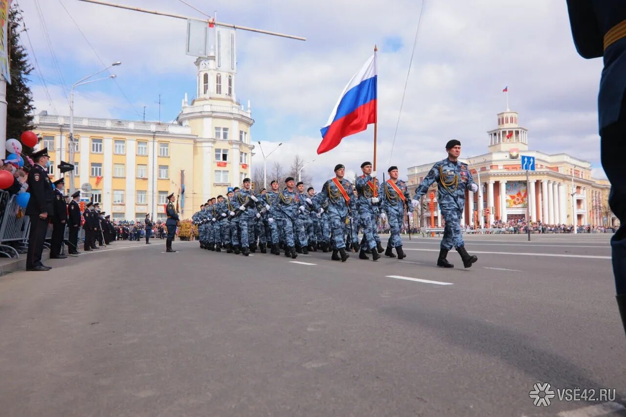 Во сколько начинается парад 9 мая. Парад победы кемерово. площадь победы кемерово. площадь советов кемерово. начало парада кемерово.