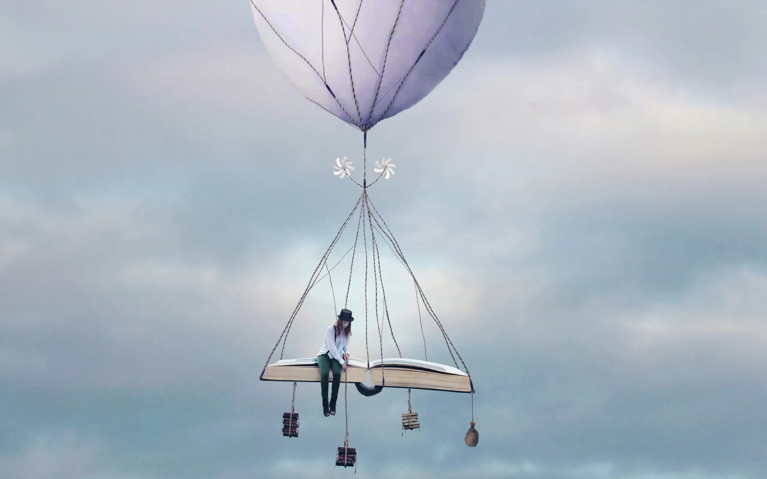 Flying balloon. Улетающий воздушный шар. Улетаю на воздушном шаре. Человек на воздушном шаре. Полет на воздушных шарах креатив.