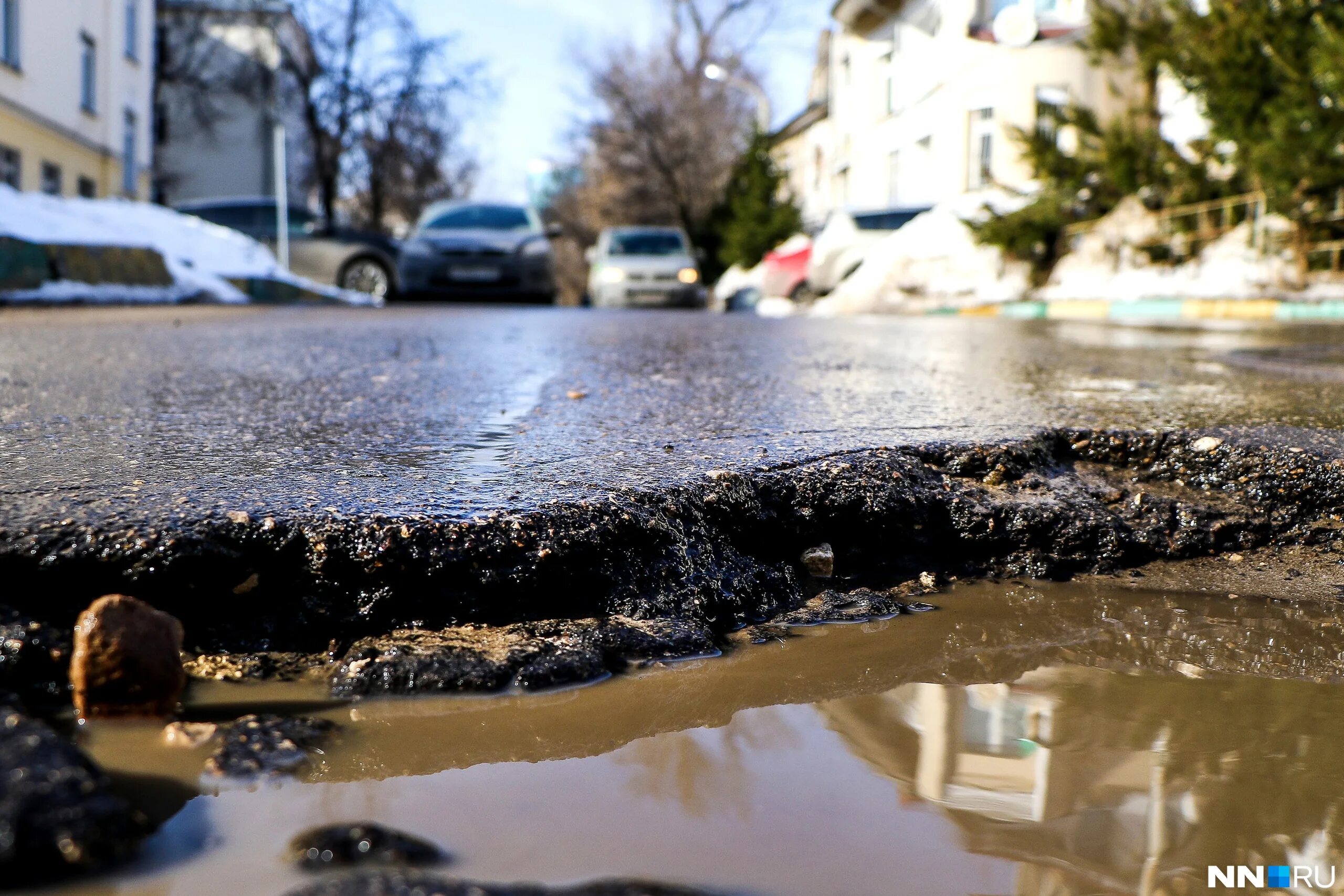 большая яма. провалился асфальт тверь новоторжская. яма нижний новгород. яма нн. машина провалилась под асфальт астрахань.