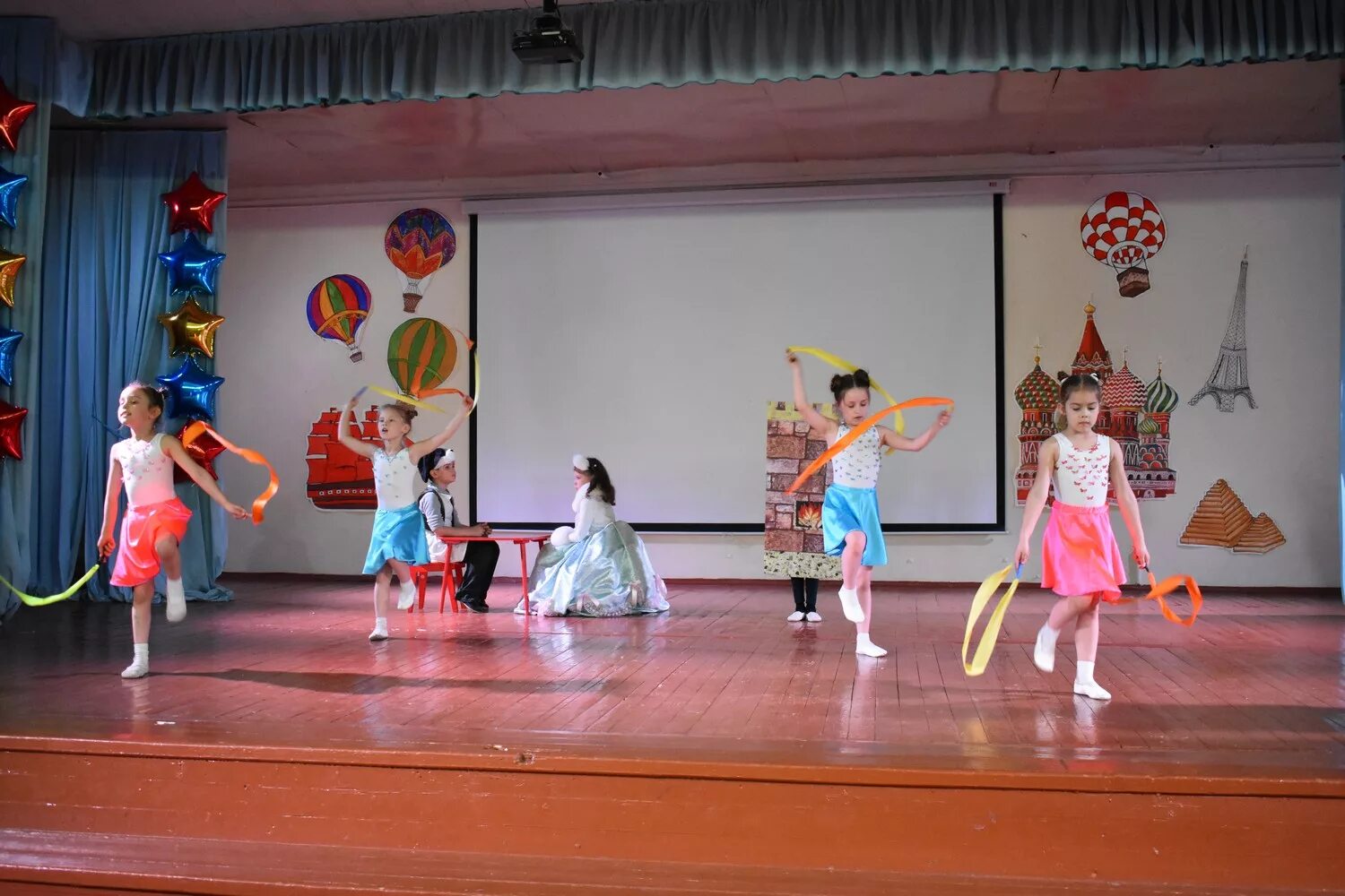 Детский сценарий кошкин дом. Сценка кошкин дом костюмы роли. Костюм кошки для сценки кошкин дом. Афиша кошкин дом в детском саду. Сценка кошкин дом костюмы роли.