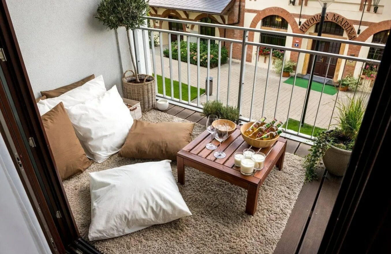 Летний балкон. Придомовая веранда. Дизайн открытой. Открытый балкон. Веранда в стиле лофт.