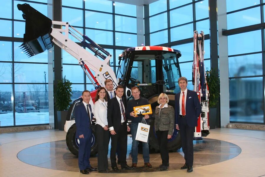 Трактор jcb фон. Программа jcb дилер. Jcb 5cx погрузчик. Спецтехника jcb лизинг. Jcb 422zx.