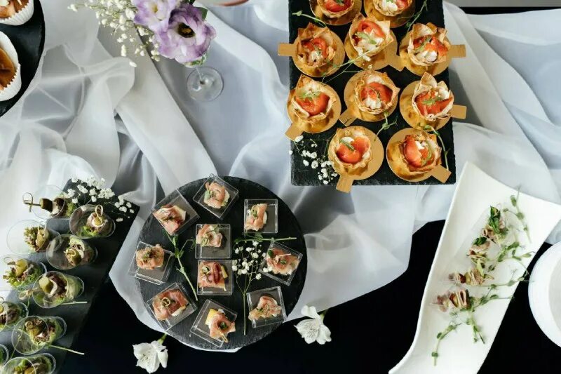 Кофе брейк. Кейтеринг юг. Юг кейтеринг логотип. Фуршетное меню профитроли. Кейтеринг заказ.