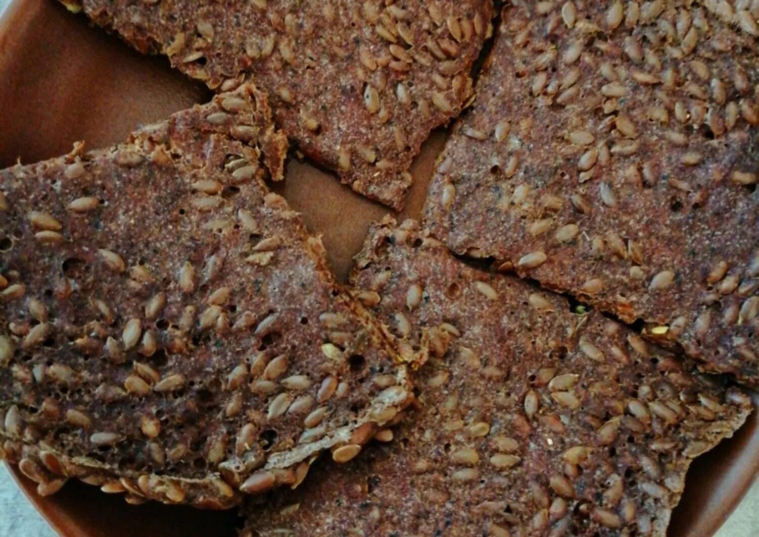 Льняные крекеры из семечек. Диетические хлебцы. Хлебцы из гречневой муки и семечек. Льняные хлебцы домашние. Хлебцы из семечек.