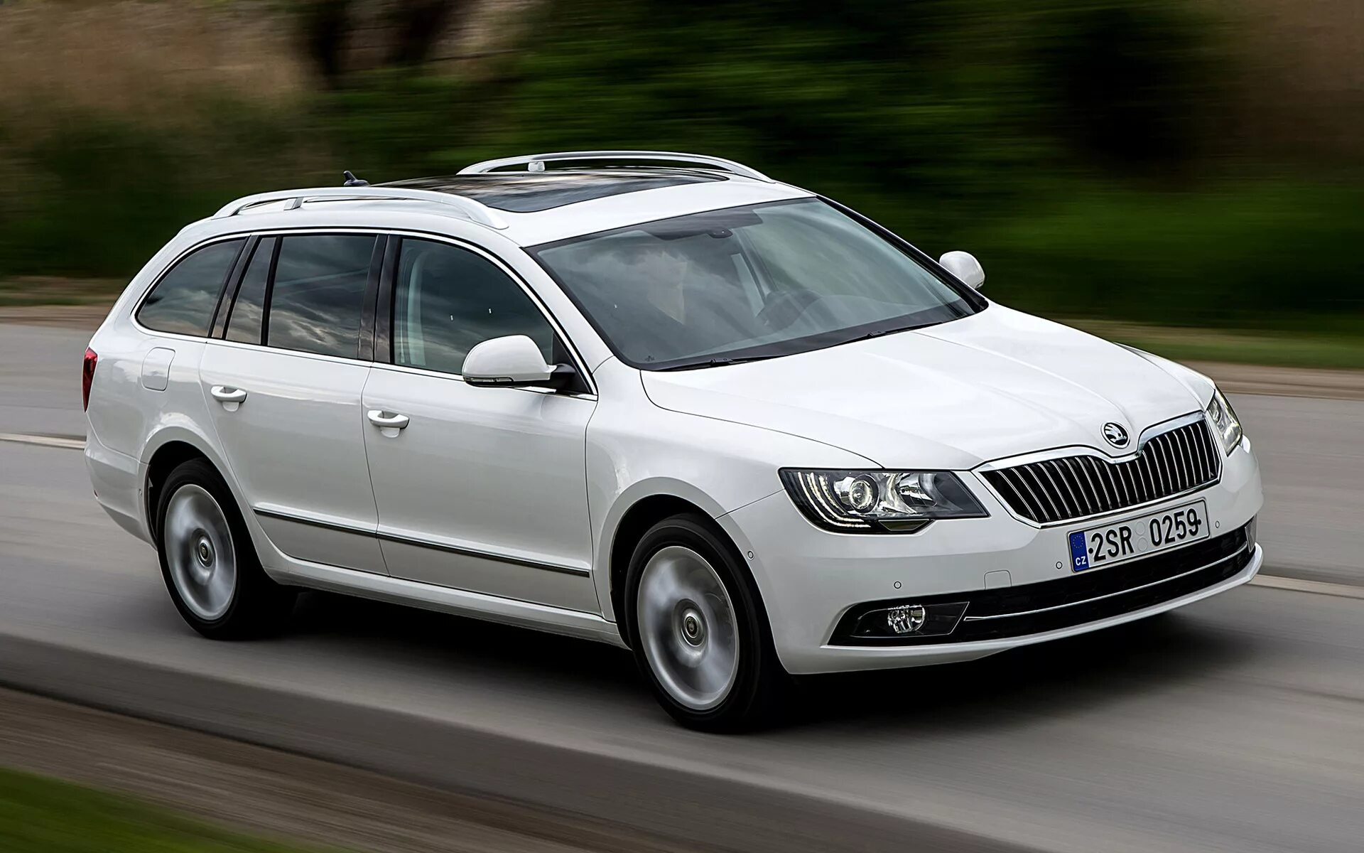 Объем шкода суперб. Шкода суперб универсал. skoda superb combi. шкода суперб 2014 универсал. шкода суперб 2014 комби.