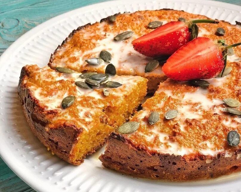 Милти морковный кекс. Морковный пирог классический рецепт в духовке. Морковный пирог с ряженкой. Пирог с морковью. Постный морковный пирог с яблоками.