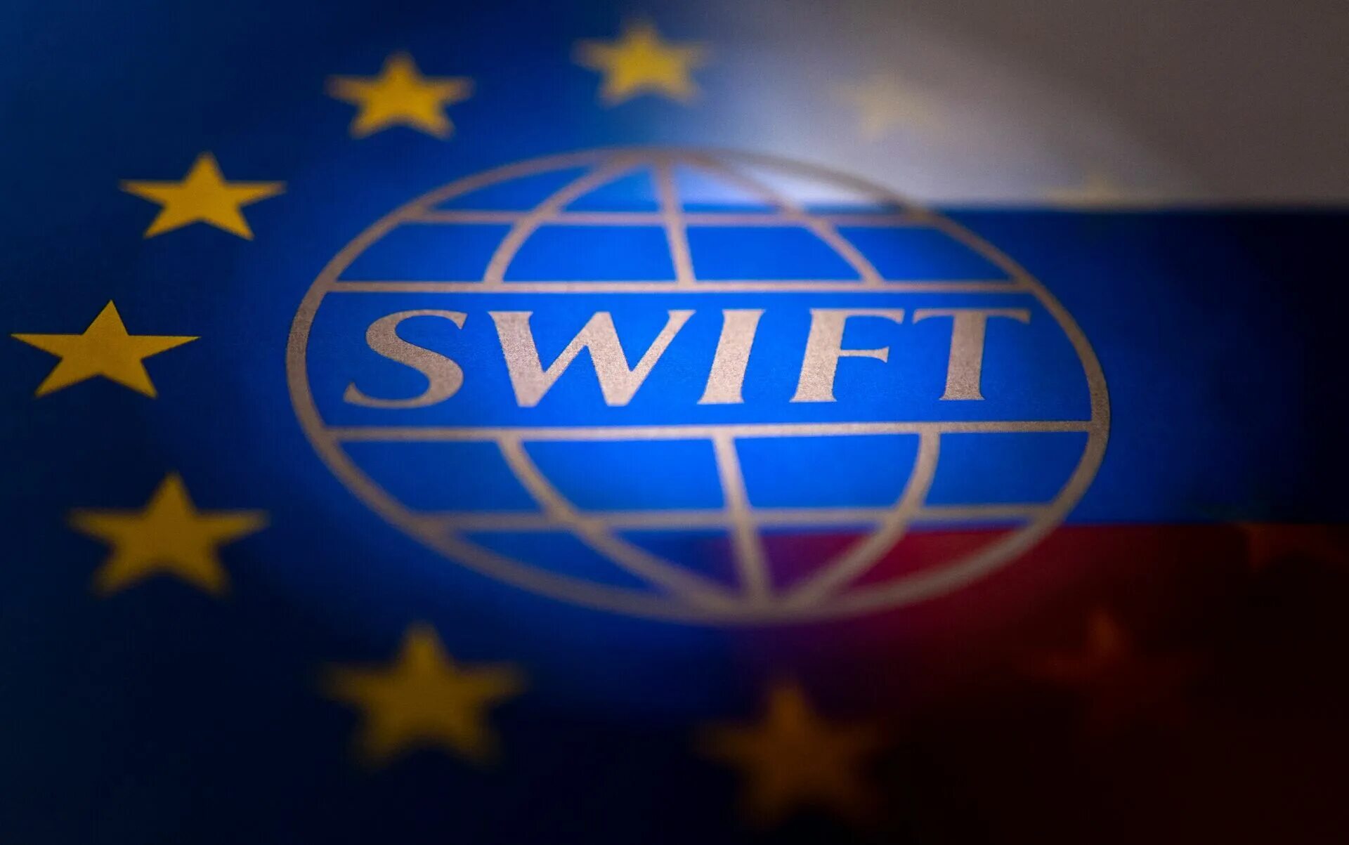Swift банки санкции. Swift запрет. свифт эмблема. банкс свифт системс эмблема.