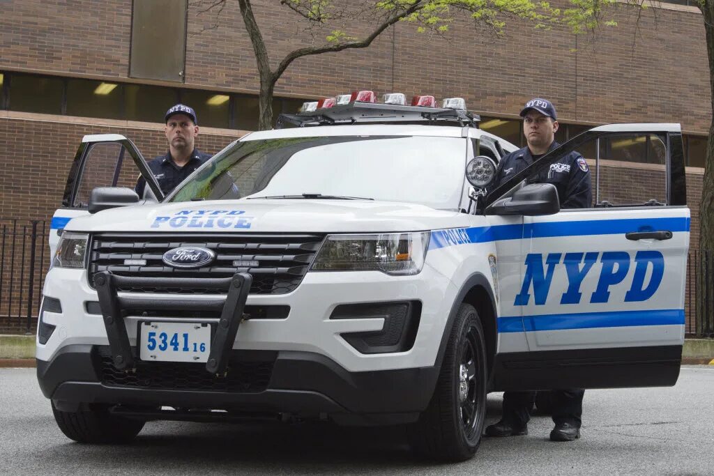Полицейская машина 7 букв. Машина NYPD Police. NYPD полиция Нью Йорка. Форд эксплорер полиция Нью Йорка. NYPD Police car Ford.