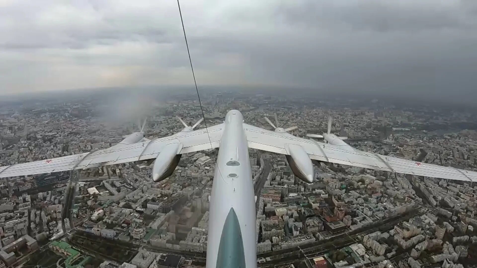 Над москвой летает самолет. Над москвой летает самолет. Красивые самолеты. Пожелания счастливого полета. Над москвой летает самолет.