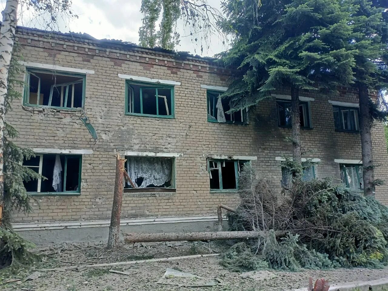 Садик разваленный. Разрушенный садик. Детский сад в Донецке разбомбили.