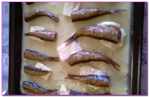 картошка запеченная со шпротами. горячие бутерброды сотшпротами. бутеры со шпротами. картошка со шпротами в духовке. бутеры с авокадо и шпротами.