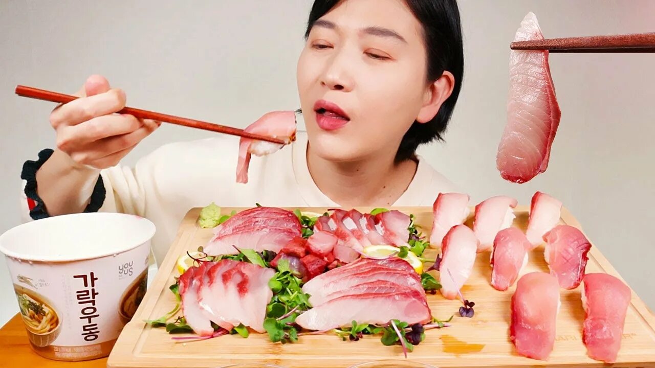 Мукбанг корея видео. MUKBANG/МУКБАНГ. МУКБАНГ Корея морепродукты. МУКБАНГ кореянка. МУК Бано.