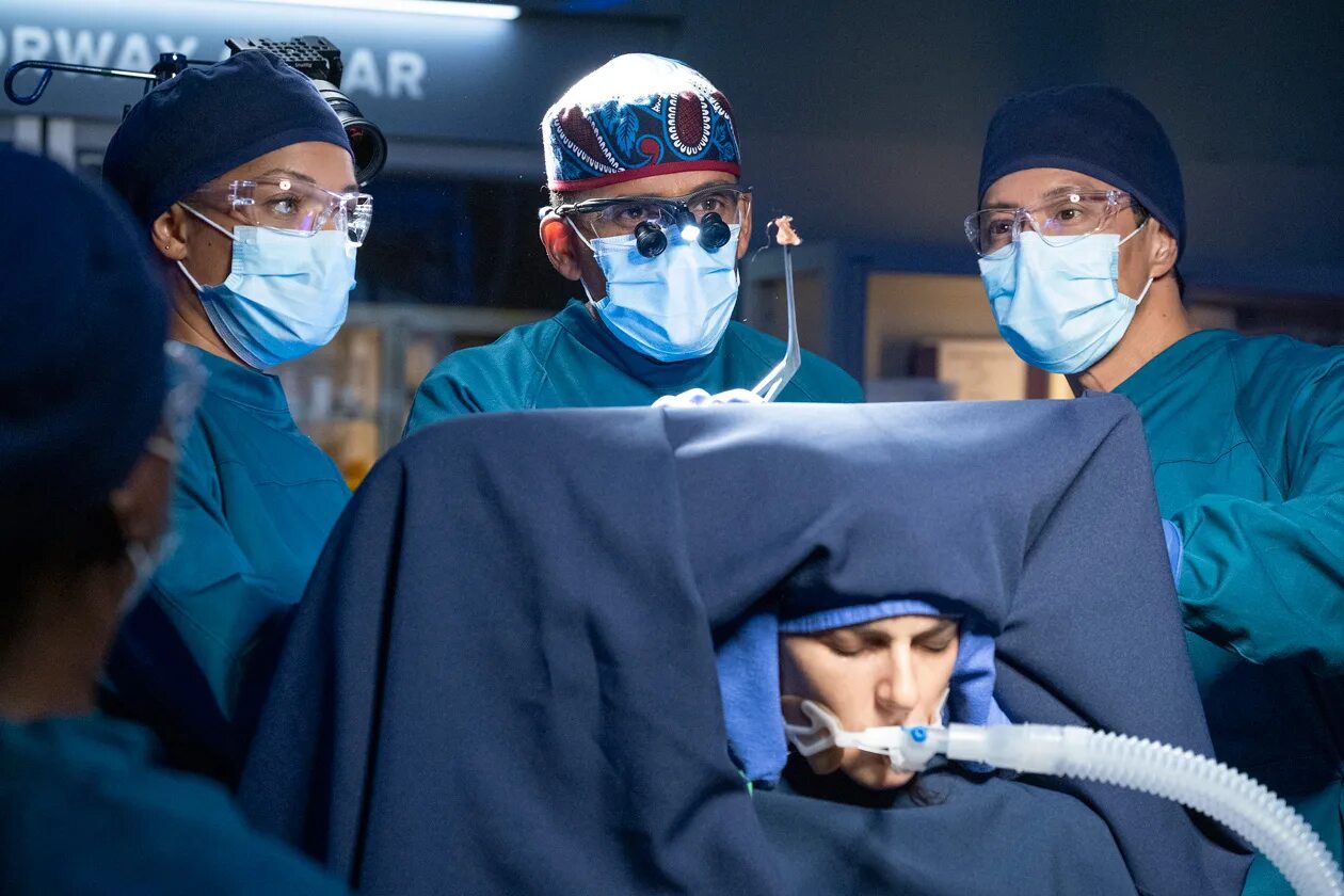 Шон мерфи хороший доктор. 5 лучших врачей. Хороший доктор сериал 4. Актер врач. Сериал хороший доктор лея.