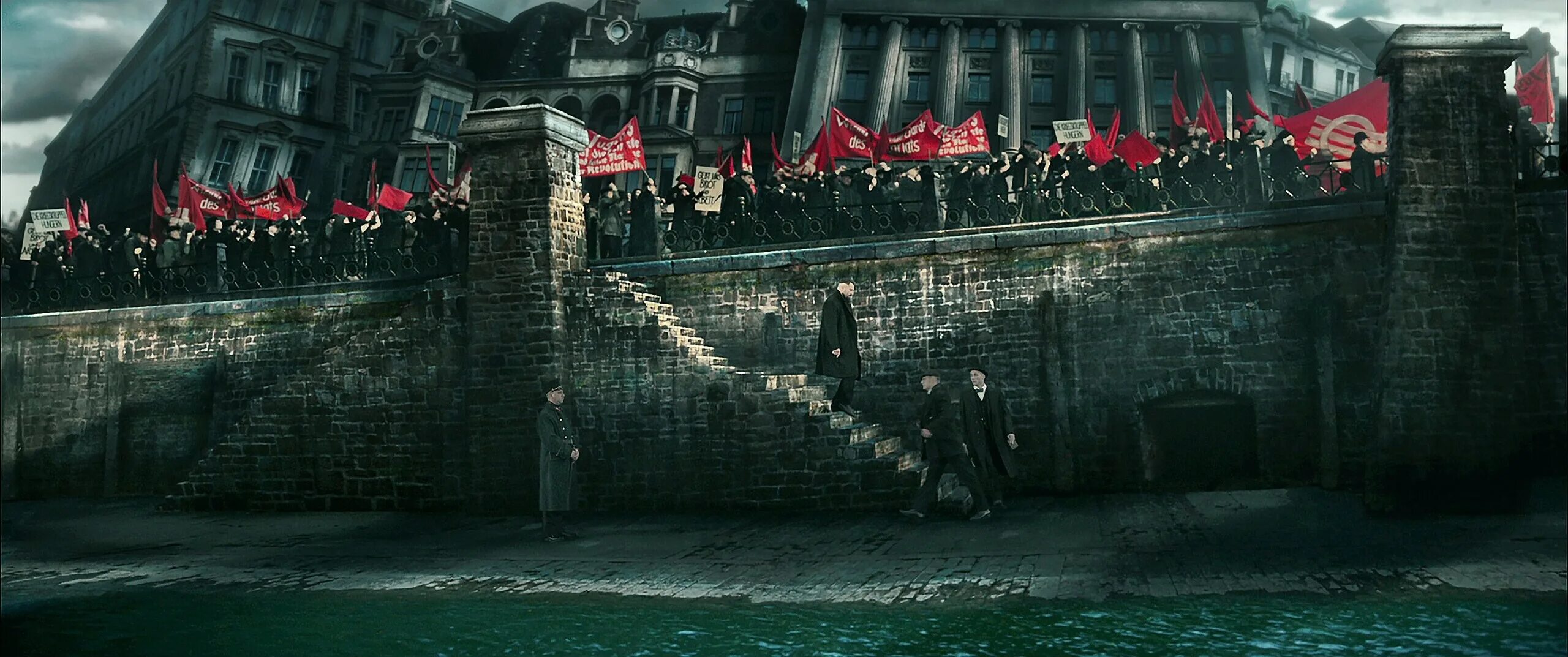 Хинтерленд: город грехов фильм 2021. Хинтерленд: город грехов (2021). Хинтерланд город грехов. Мартон чокаш город грехов 2. Город грехов 2 кевин.