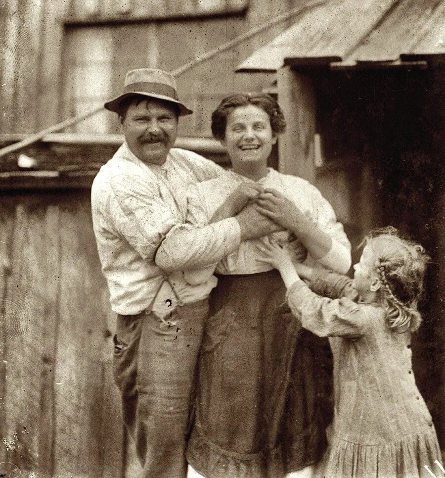 Льюис Хайн фотографии семьи. Дети Америки в 1930. Старинные снимки. Старые семейные снимки. Родители старые отец