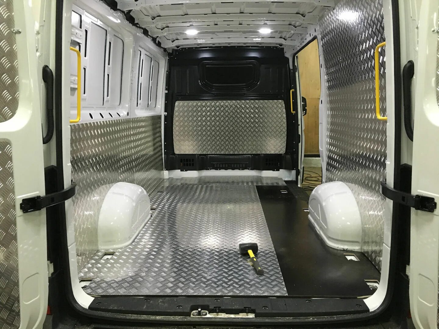 Обшивка т 4 алюминием. Алюминий рифленый обшить фургон фиат дукато 244. Обшивку алюминий. Обшивка грузового фургона газель некст алюминиевый. 5х1200х3000.