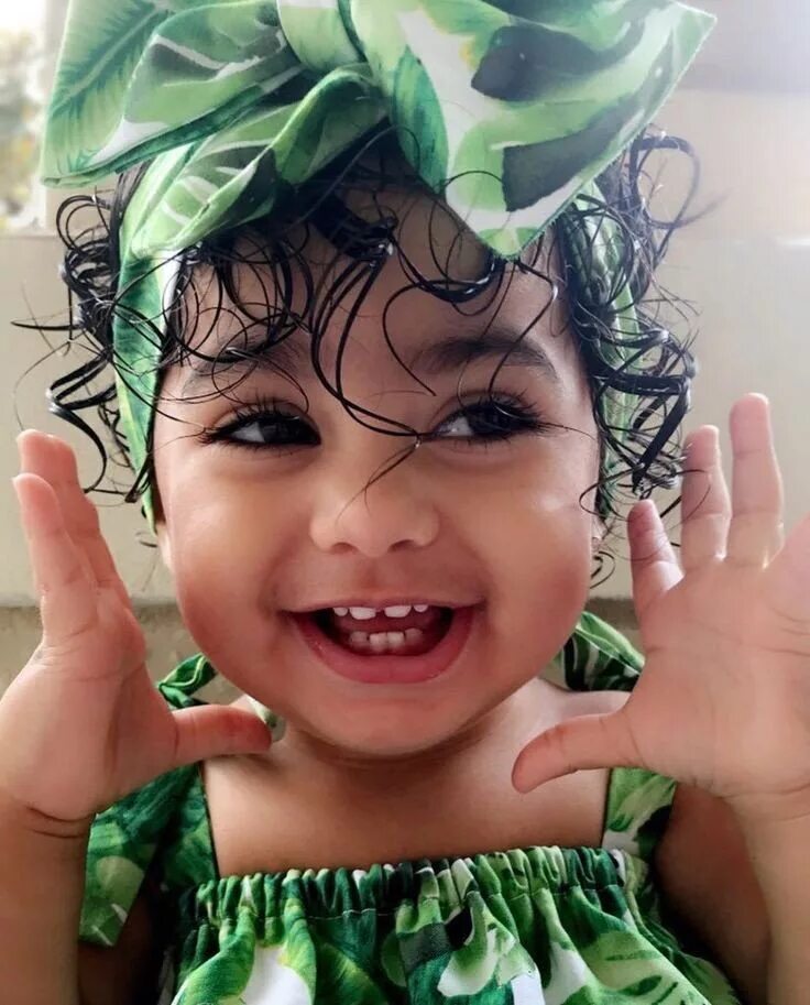 Хорошего настроения на весь день. Улыбка открытка. Желаю море позитива и улыбок. Поздравления с хорошим настроением. Пожелания хорошего настроения прикольные.