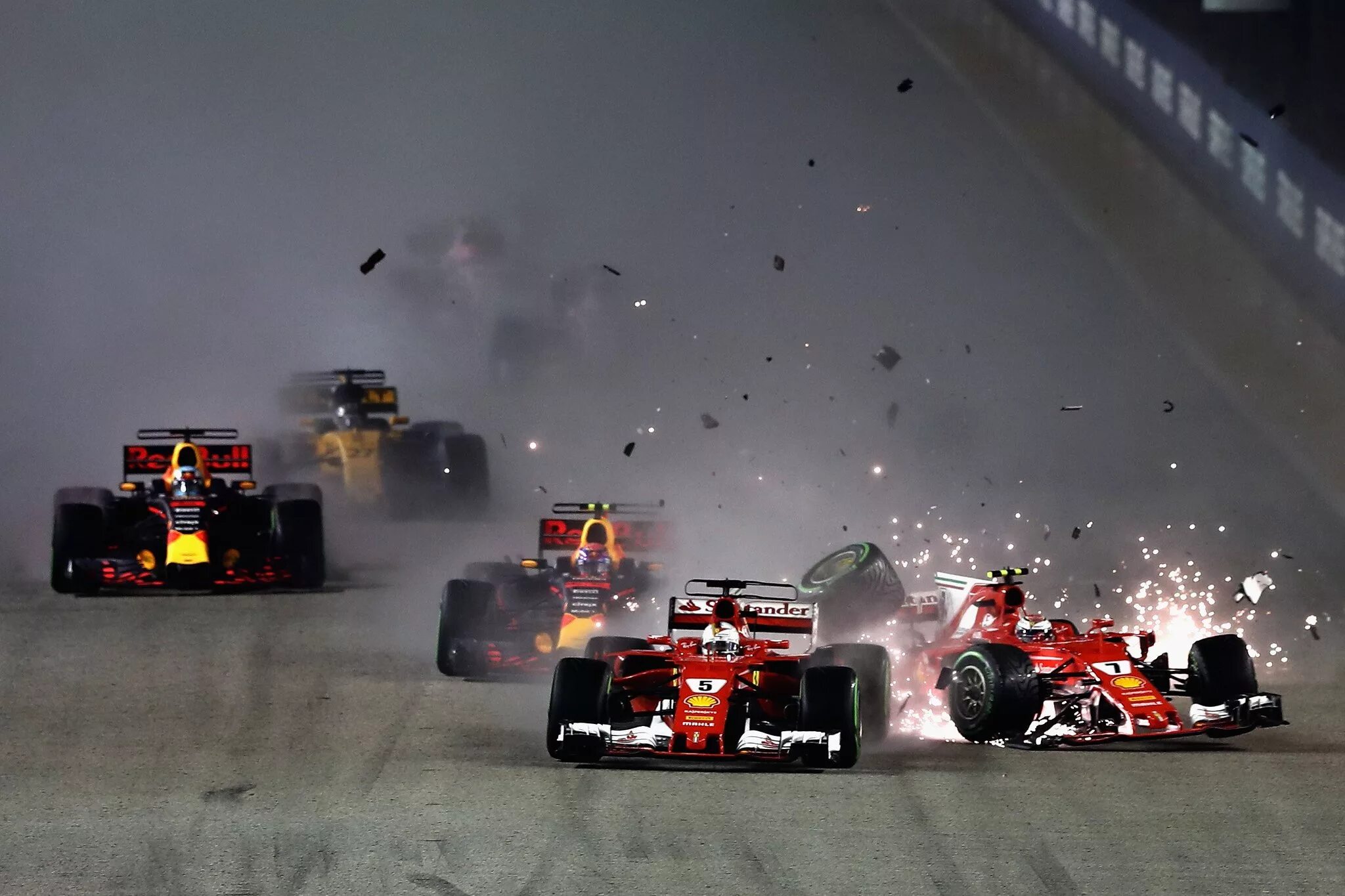Формула 1 гран при сингапура гонка. Гран при Сингапура 2017. F1 Ferrari crash. Формула 1 Гран при Сингапура. Ferrari f1 2017.