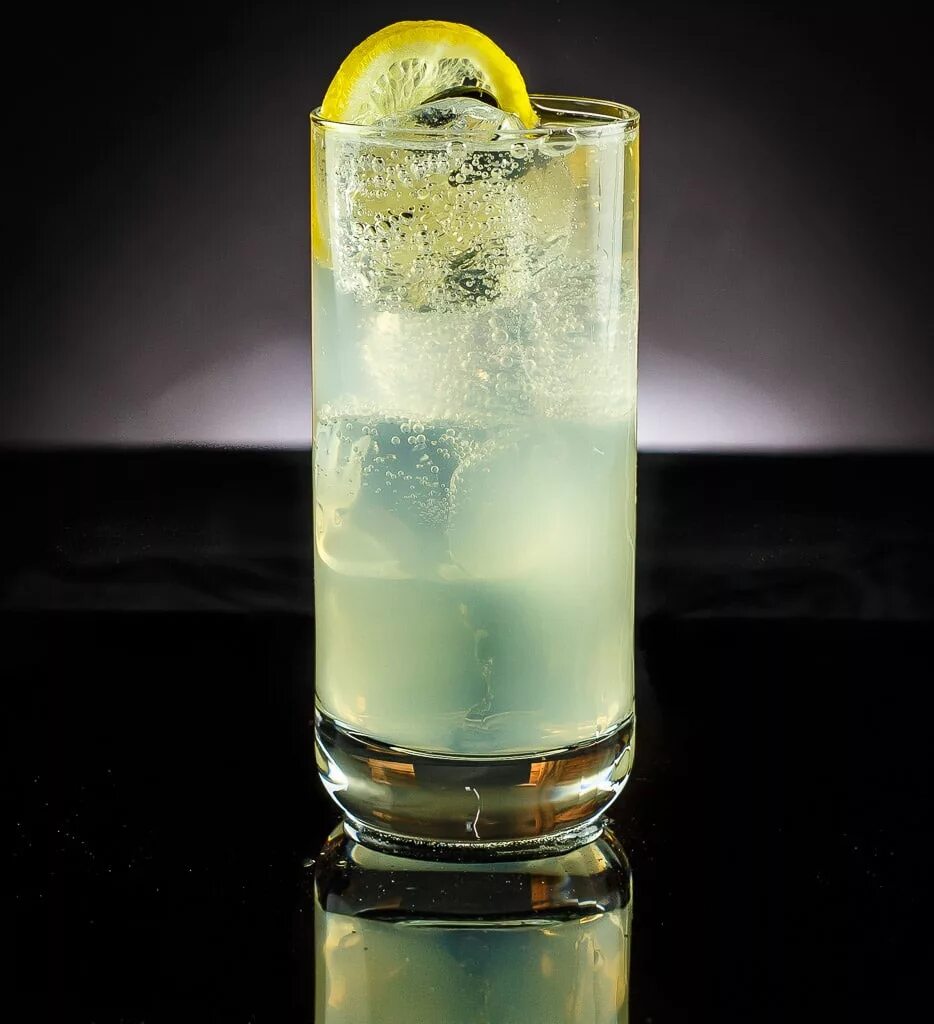 Drink stories. Коктейль том Коллинз (Tom Collins). Коктейль Джин Коллинз. Джон Коллинз коктейль. Рон Коллинз коктейль.