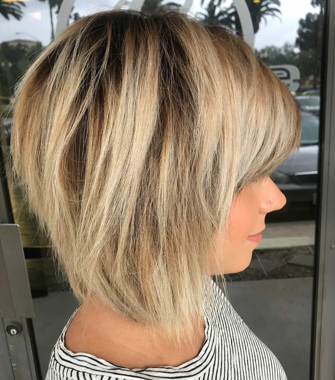 Градуированный боб каскад. Стрижка градуированное каре каскад боб на средние. Стрижка каре bob kaskad. Стрижка градуированный боб каскад на средние волосы. Каре bob kaskad 2021.