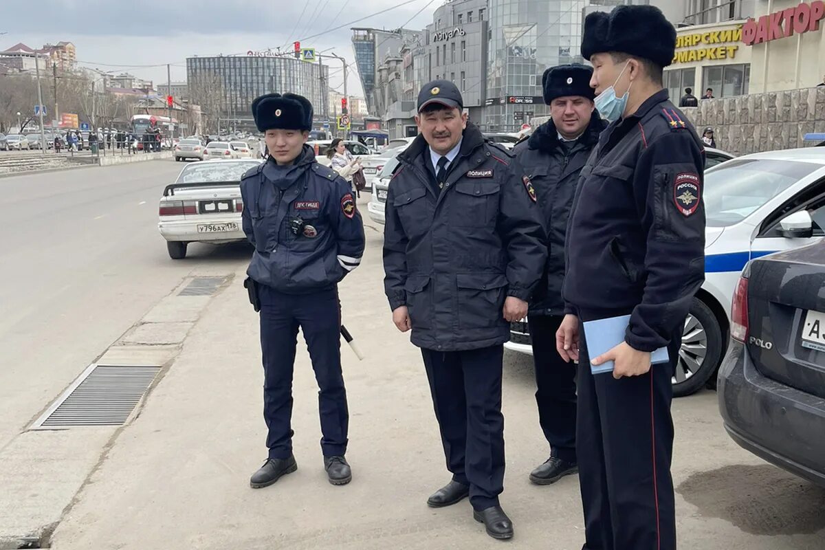 Водители улан удэ. Полиция Улан-Удэ. Отдел полиции Улан-Удэ. Полицейский водитель. Полицейские Бурятии.