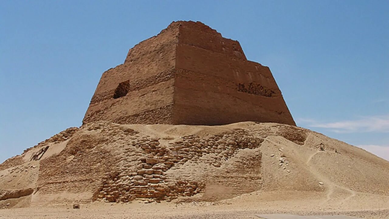 Тру пирамида. Пирамида Джосера Саккара Египет. Бени Суэйф Египет. Египет пирамиды заупокойные. 4000-Летняя пирамида Лахуна Египта.
