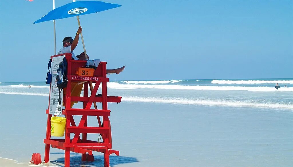 Вышка спасателя. Смотровая вышка на пляже. Спасательная вышка талдом солнечный берег. Вышка спасателя. Смотровая вышка на пляже.