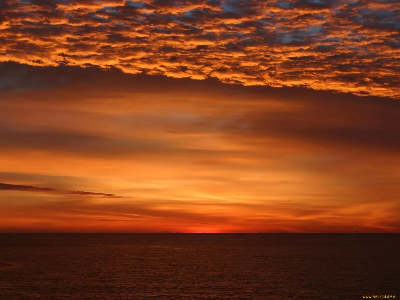 Day6 demon album. Золотой рассвет. Sunrise 6. Early morning winfdowpng. Море туман рассвет.