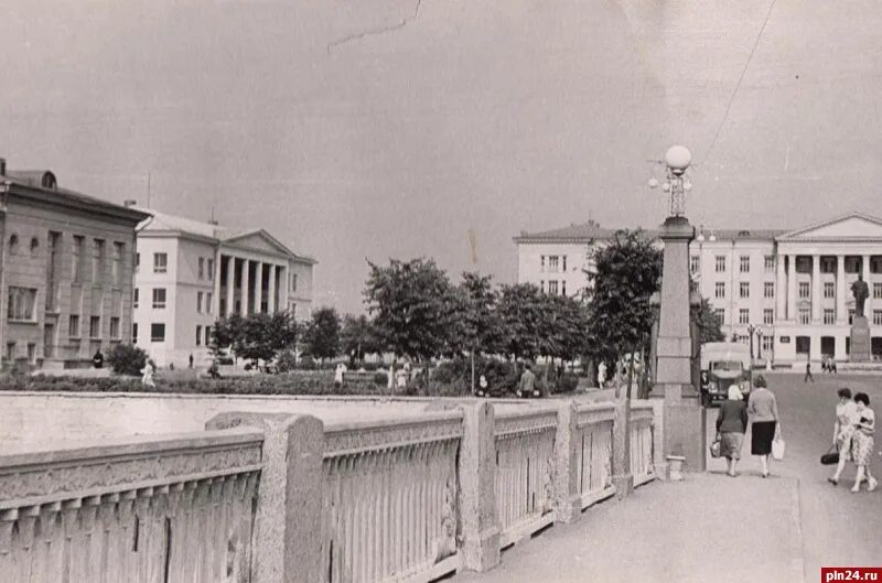Псков 90 х. Псков площадь ленина 1960. псков 70 годы.