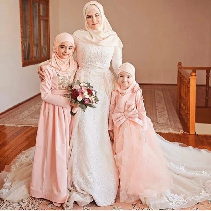 Исломий кизлар. Хиджаб платья. Мусульманские платья на никах. Модные Свадебные платья хиджаб.