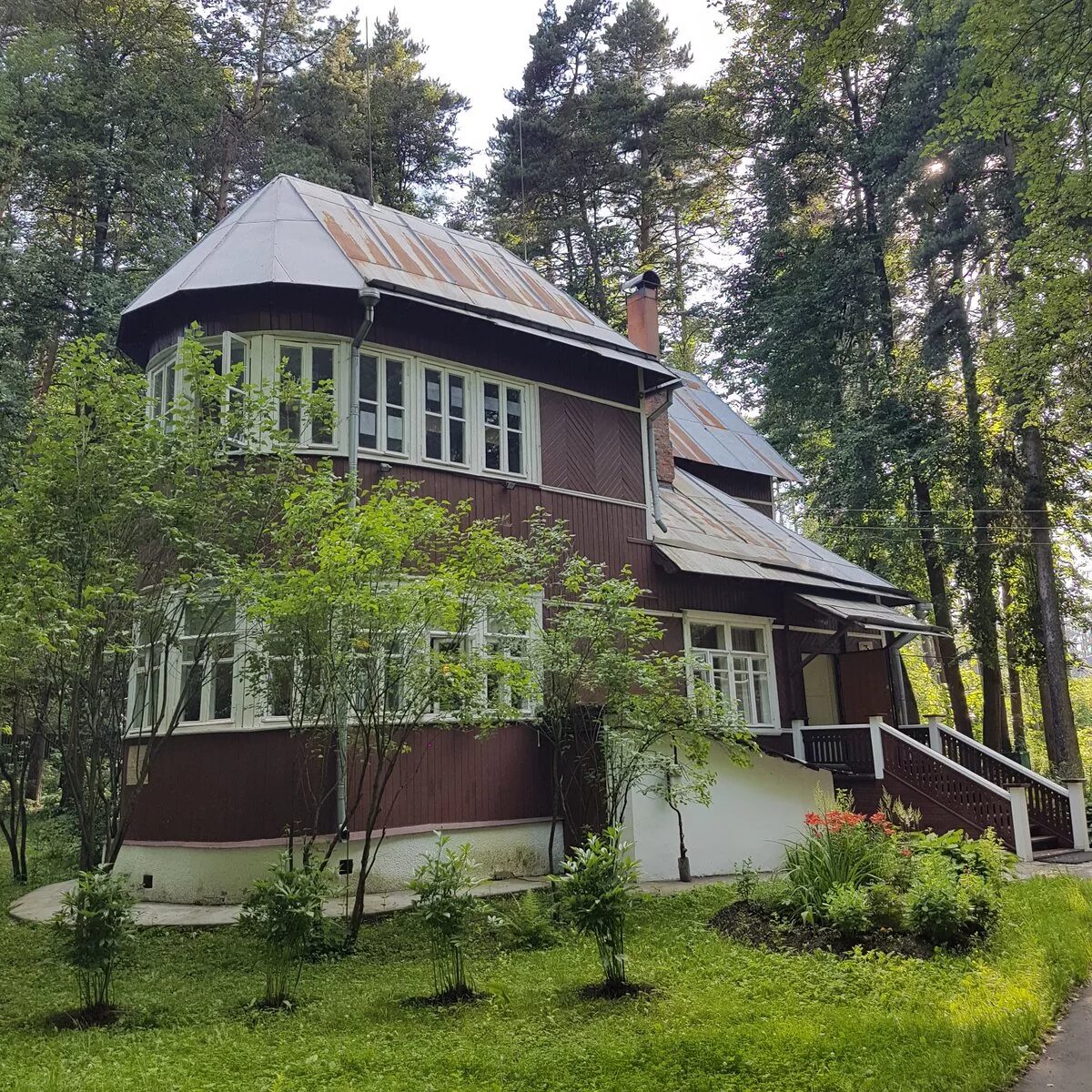 Дачи писателей в переделкино. Дом Пастернака в Переделкино. Музей Пастернака в Переделкино. Домикастернака в Переделкино.