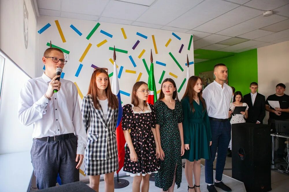 Вечерняя школа. Выпускные вечера в школах москвы. Окончивший вечернюю школу. 11 класс вечерняя школа. Ученики вечерней школы.