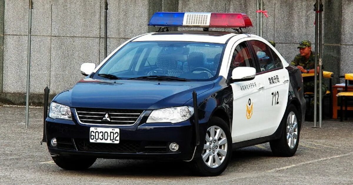 Полицейская машина. Китайская полиция машины. Полиция Китая автомобили. Машина "полиция".