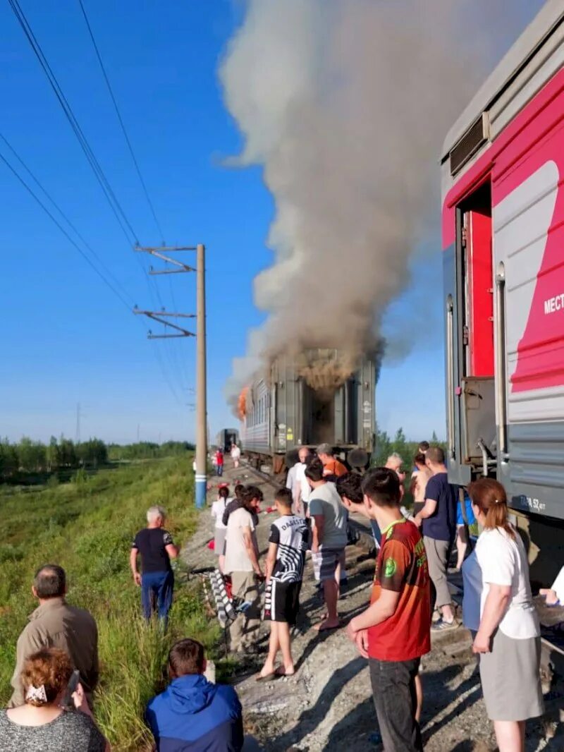Ноябрьск ханымей поезд. Ноябрьск ханымей поезд. Станция ханымей. Ноябрьск ханымей поезд. Дорога ноябрьск вынгапуровский.