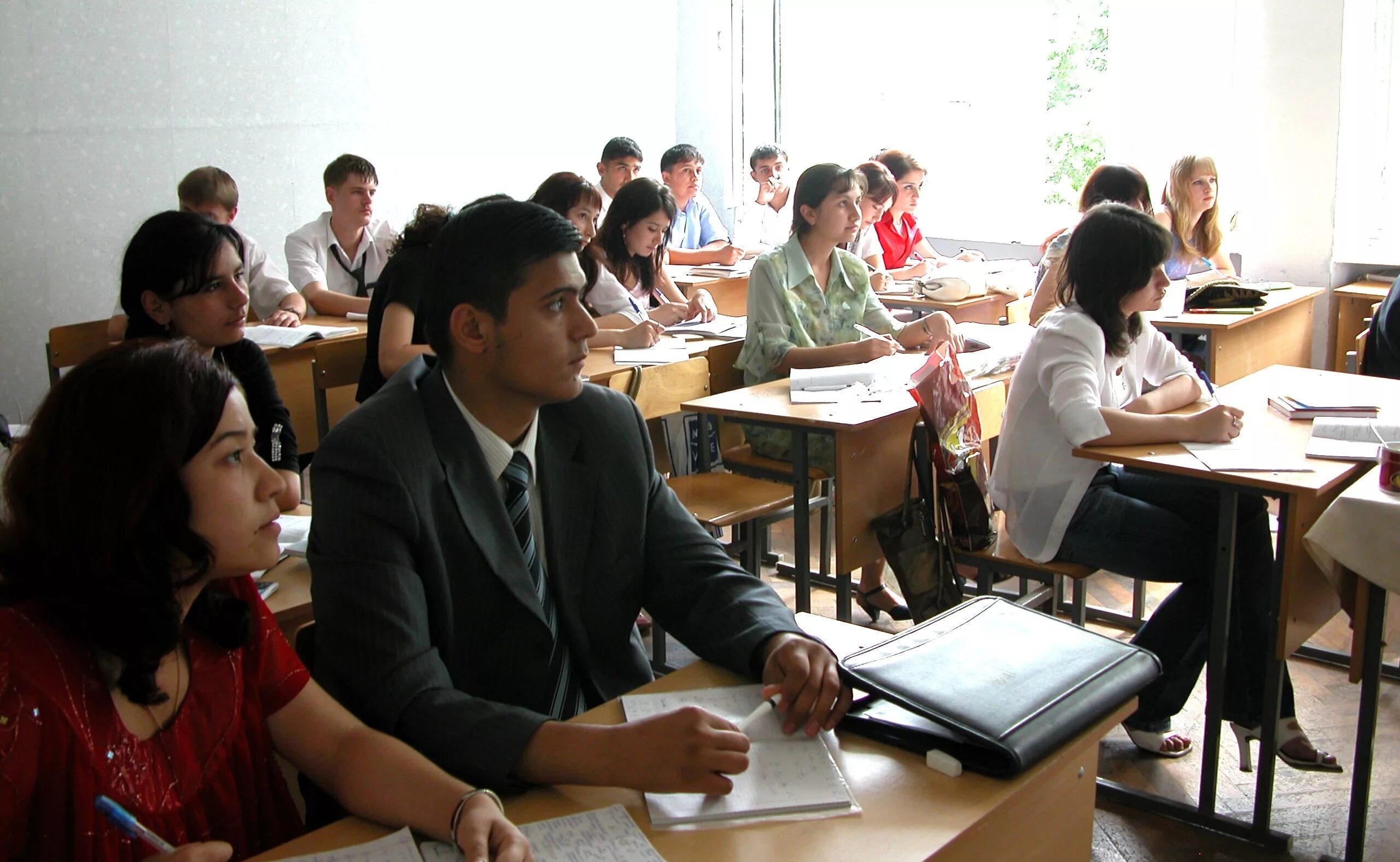 Школа в Таджикистане. Таджикистан университет. Учебные заведения Таджикистана. Студенты Таджикистана. Обучение таджикскому
