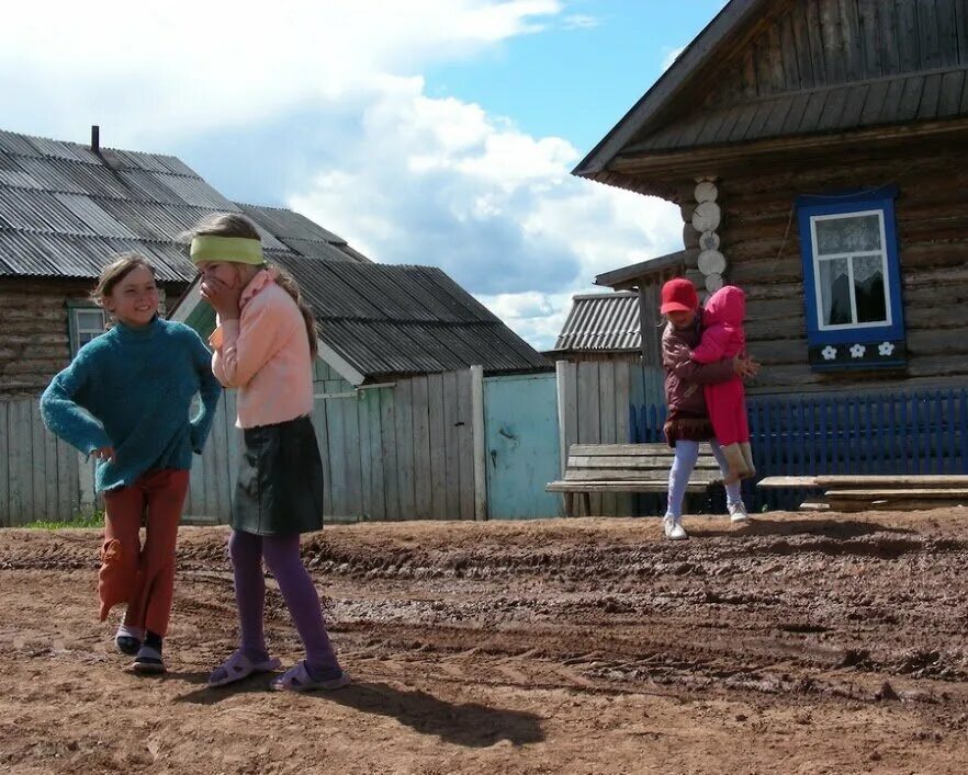 Сколько населения в деревне