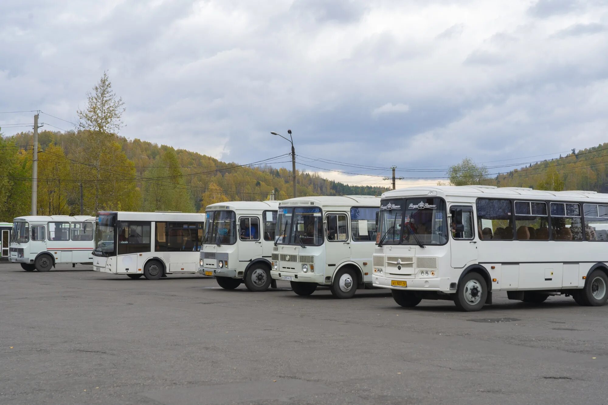 Автовокзал между. Автобусы междуреченск. пассажирские перевозки междуреченск. междуреченская атп. автобус в междуреченске фото.