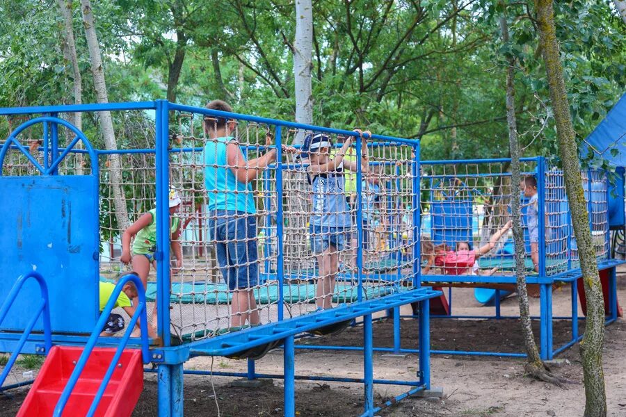 Сайт пансионата азовский. Пансионат Азовский в Крыму. Пансионат Азовский территория. Площадка в Азовском. Азовский площадки отель.