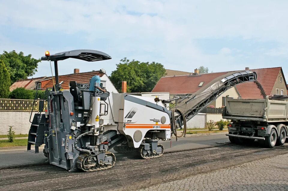 13. Машинист фрезы дорожной. Wirtgen w1200. Дорожная фреза w195i. Фреза дорожная wirtgen 120.