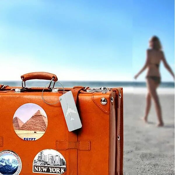 Чемодан путешественника. Собранный чемодан. Отпуск чемодан. Чемодан на море. Чемодан собран на море