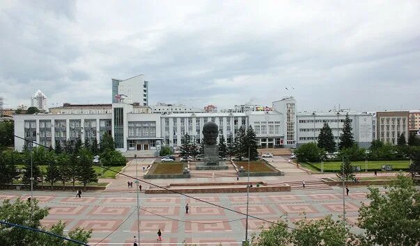 Дом правительства улан-удэ. Дом правительства республики бурятия. Фото правительство республики бурятия. Площадь советов улан-удэ. Правительство республики бурятия здание.